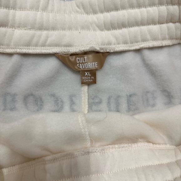 Shorts with heart design - Picture 2 of 3